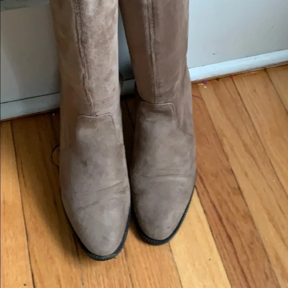 Catherine Malandrino grey suede boots shoe